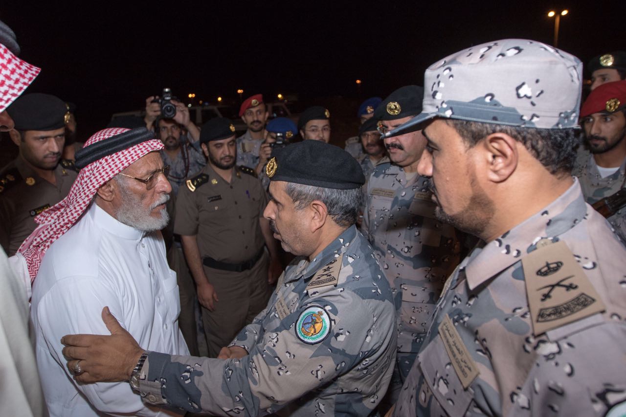 الفريق البلوي يقدم واجب العزاء لأسرة الشهيد متعب بن علي آل عرفان بمحافظة طريب