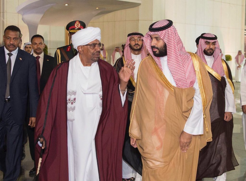 ولي العهد الأمير محمد بن سلمان يودع رئيس جمهورية السودان لدى مغادرته جدة