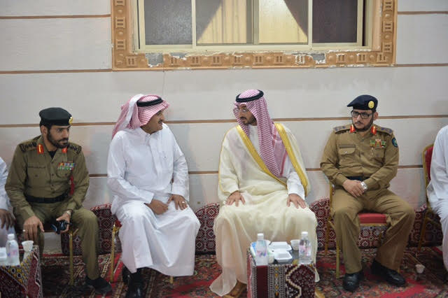 الأمير عبدالله بن بندر يقدم التعازي لمدير الدفاع المدني