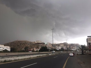 هطول أمطار على أجزاء من منطقة #الباحة والدفاع المدني يحذر