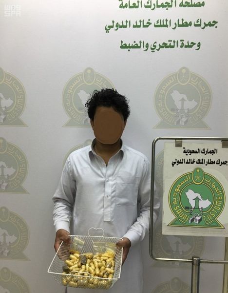 جمرك مطار الملك خالد الدولي يحبط محاولة تهريب 80 كبسولة هيروين بأحشاء أحد الركاب