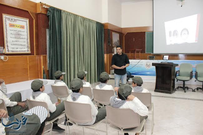 الكلية التقنية بنجران تنفذ محاضرة بعنوان متطلبات السلامة المرورية للمركبة لكشافة نجران