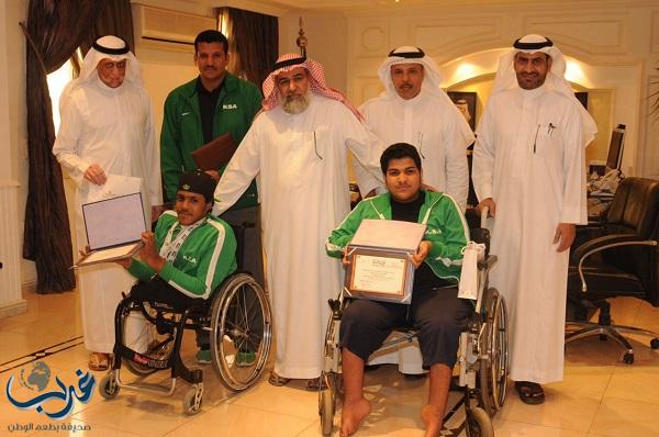تعليم مكة يُكرم الطالب القرشي الحاصل على ثلاث ميداليات في بطولة ألعاب القوى غرب آسيا