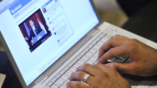 فيسبوك : تكشف عن أداة جديدة تساعد الصحافيين على متابعة أخبار الساعة