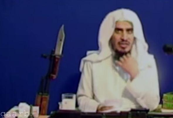 فيديو: لأول مرة تجمع أخطر منظري القاعدة بالسعودية بجثمان رفيقه الشهري قبل دفنه