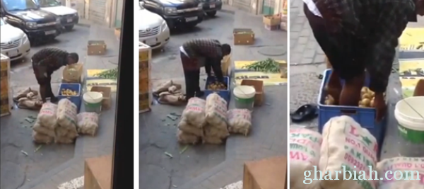 فيديو: عامل هندي بمطعم يغسل البطاطس بقدميه