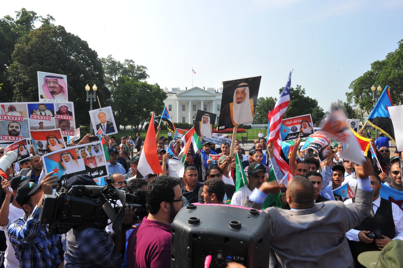 مسيرة حاشدة أمام البيت الأبيض تأييدا لإعادة الشرعية في اليمن ووفاء لدور المملكة في مساعدة الشعب اليمني