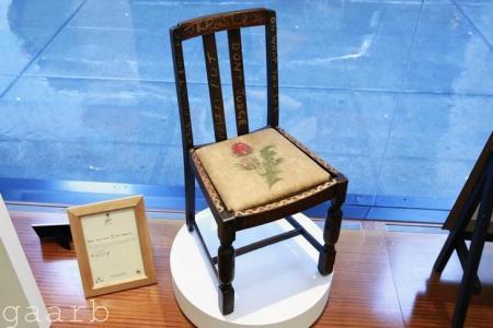 كرسي لكاتبة هاري بوتر يباع بنحو 400 ألف دولار