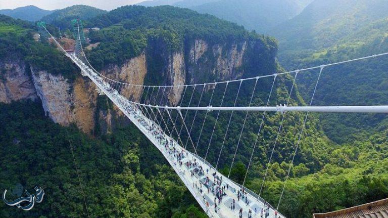 الصين ستبهر العالم من جديد بإعلانها بناء جسرا زجاجيا جديداً بشكل مختلف "صور"