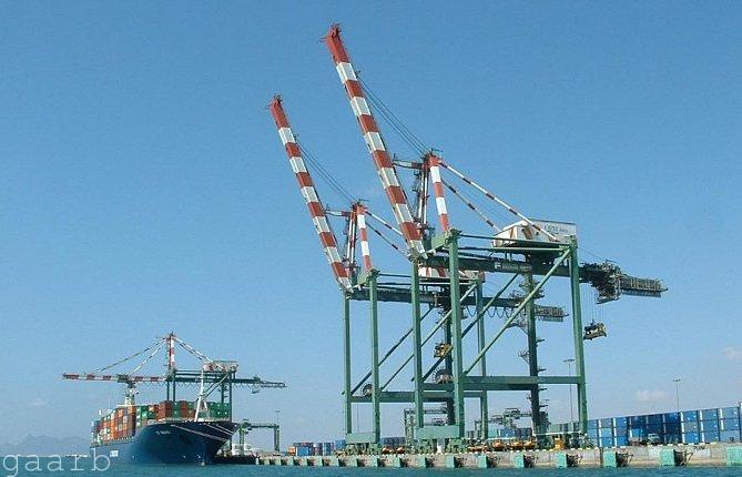 قيادة التحالف: تطالب السفن بميناء الحديدة سرعة المغادرة