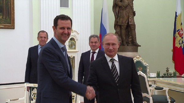 الأسد بموسكو في زيارة خاطفة ويجري مباحثات مع بوتين