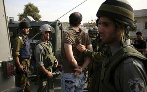 قوات الاحتلال تعتقل فلسطينيين من الخليل