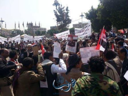 وقفة احتجاجية في صنعاء للمطالبة بالإفراج عن قائد عسكري اختطفه مليشيا الحوثي