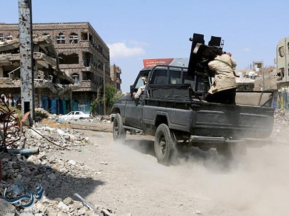 مقتل وإصابة أربعة أشخاص في قصف حوثي على مدينة تعز
