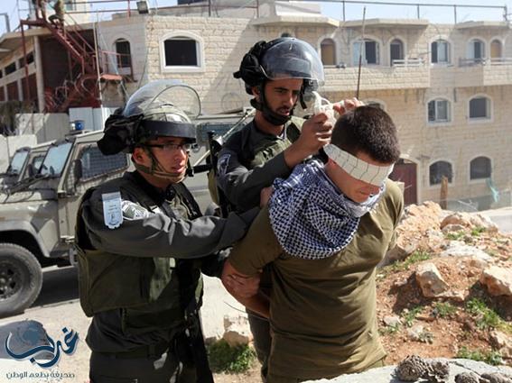 قوات الاحتلال تعتقل 3 فلسطينيين من الخليل
