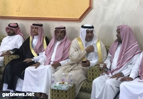 محافظ الطائف وأمينها يقدمان واجب العزاء لذوي الشهيد الحارثي