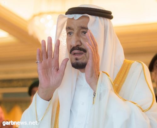 الملك سلمان يؤدي صلاة عيد الفطر المبارك بالمسجد الحرام "بالصور"