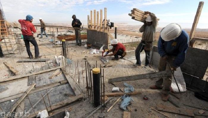 الكيان الصهيوني يوقف 1200 فلسطيني يعملون بلا ترخيص