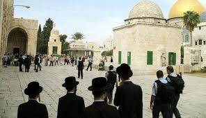 مستوطنون يهود يقتحمون المسجد ‏الأقصى من جهةِ بابِ المغاربة