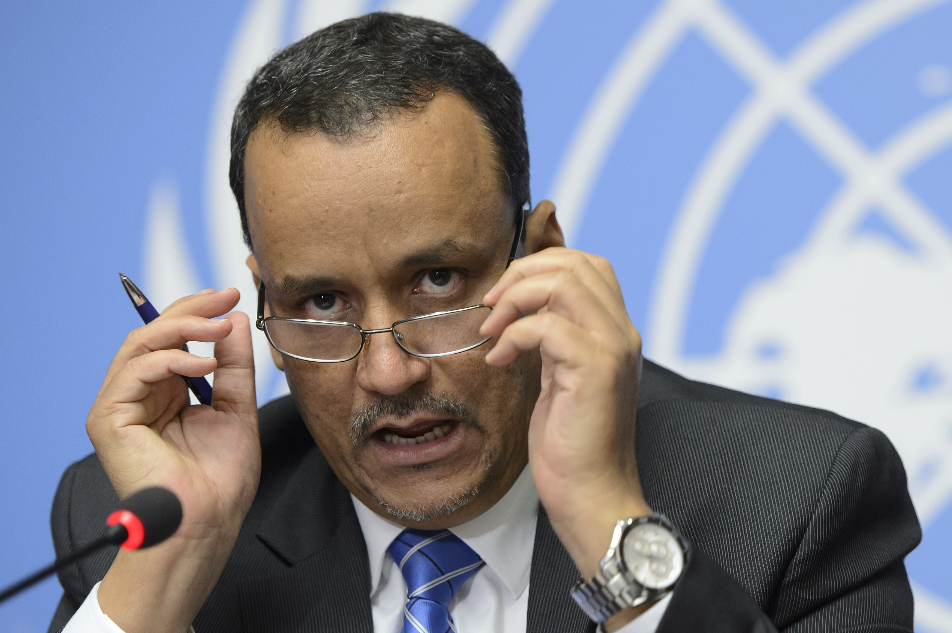 المبعوث الأممي يصف مشاورات السلام اليمنية بأنها بناءة وتعد بتقدم مهم
