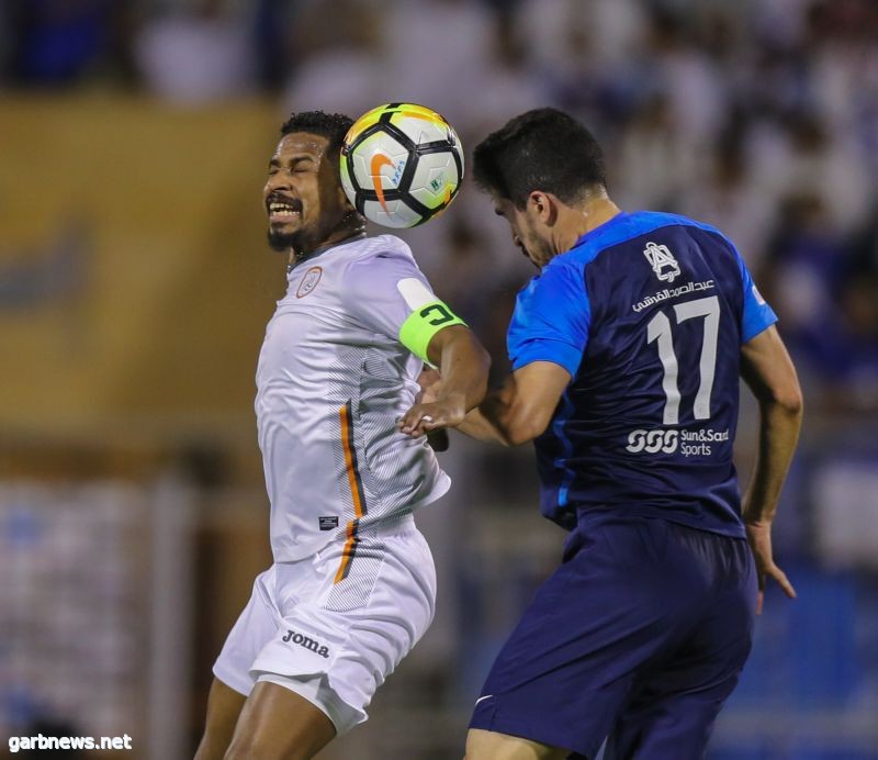 الشباب يعادل الهلال بهدف الكعبي