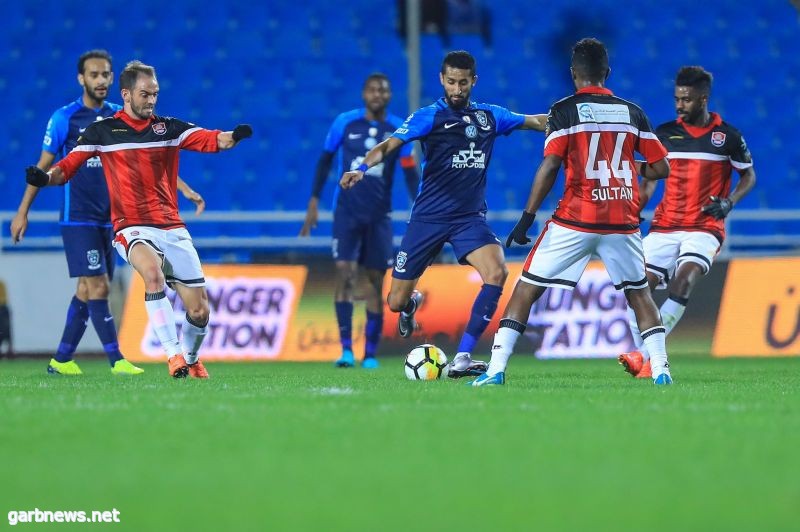 الهلال يتصدر دوري المحترفين بثلاثية في الرائد