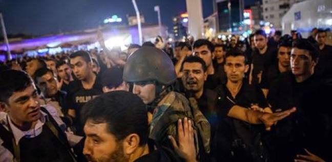 تركيا توقف 13 ألف شرطي عن العمل وتغلق محطة تلفزيونية