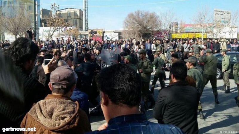 التلفزيون الإيراني: ارتفاع قتلى التظاهرات في إيران إلى 10 أشخاص