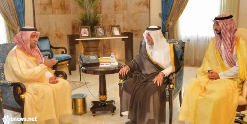 أمير منطقة مكة المكرمة يتسلّم تقريراً لآخر أعمال مشروعات وزارة الإسكان بالمنطقة