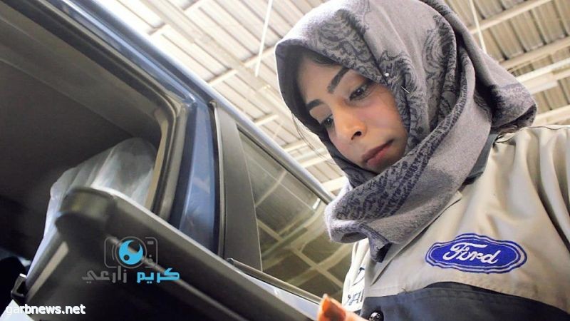 حسناء يمنية تعمل في ميكانيك السيارات  "صور"