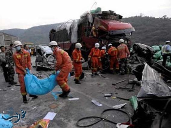 مصرع وإصابة 21 شخصا في حادث تصادم بين 19 سيارة جنوب الصين
