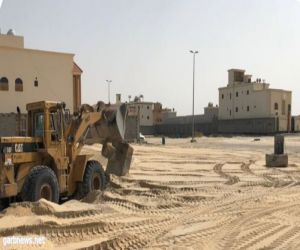 بلدية الخبر تبدأ في تنفيذ مشروع ردم التجمعات المائية في حي العزيزية