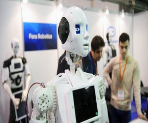 السعودية تصنع أول روبوت متحدث بالعربية "  شاهد فيديو"