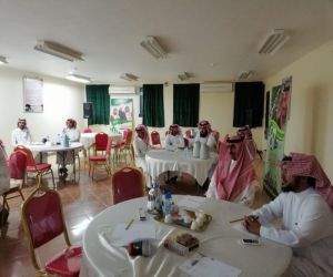 نادي الحي بثانوية الإمام مالك يقيم دورة بعنوان " بوصلة القيم في تقدير الذات "