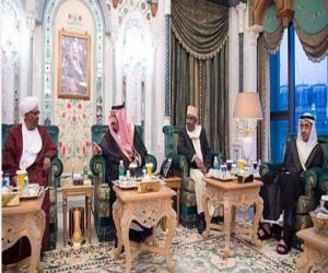 الملك سلمان يستقبل البشير ووزير خارجية الإمارات