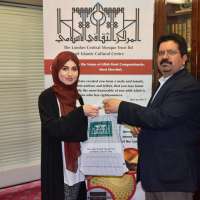 توزيع القرآن الكريم في رمضان بـ ٢٩ لغة بالمركز الثقافي الإسلامي في لندن