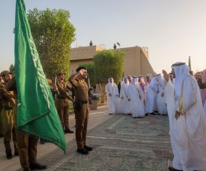 أمير القصيم يؤدي صلاة عيد الفطر المبارك مع جموع المصلين بمدينة بريدة