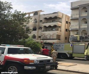 اختناق 4 أشخاص بينهم طفلان وامرأة وسقوط آسيوي إثر اندلاع حريق بعمارة في جدة