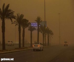 الإنذار المبكر يحذر من غبار على الرياض ومكة حتى التاسعة مساءً