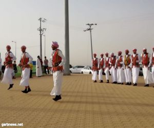 فرقة جيزان تشعل صيف النماص بالألوان الشعبية