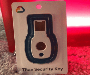 غوغل تبدأ بيع مفاتيح أمان خاصة لحماية العملاء من الاختراق