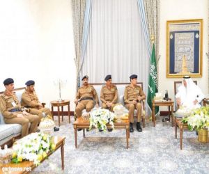 أمير منطقة مكة المكرمة يلتقي مدير عام الدفاع المدني