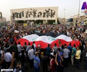 #عاجل .. المئات يتظاهرون أمام مدخل المنطقة الخضراء وسط بغداد
