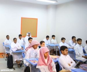 أمير منطقة الرياض بالنيابة يتفقد مدارس الرياض وأكثر من مليون طالب وطالبة يعيدون الحياة في 4700 مدرسة في العاصمة