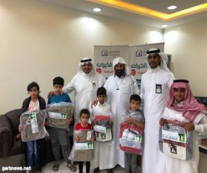 البنك الأهلي يقدم ١٠٠ حقيبة مدرسية لأيتام أكناف