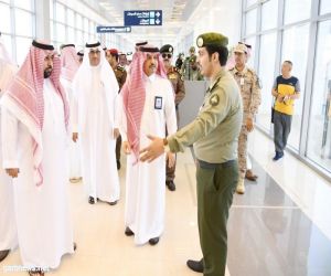 أمير منطقة جازان بالنيابة يقف على الخدمات المقدمة بمطار الملك عبدالله بجازان