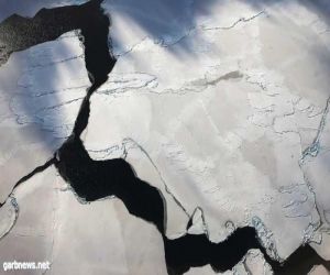 كتلة جليدية ضخمة  عن جليد القارة القطبية الجنوبية وتثير مخاوف العالم