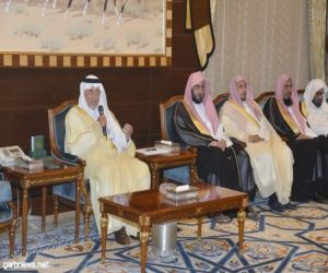 أمير مكة يطلق أسبوعيات المجلس بمشاركة عددٍ من فئات المجتمع في المنطقة