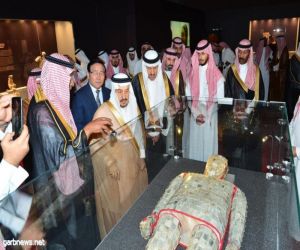 الأمير فيصل بن بندر يزور معرض " عهد الوفاء" و"كنوز الصين" في المتحف الوطني بالرياض