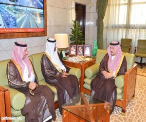 أمير منطقة الرياض يستقبل وزير العمل والتنمية الإجتماعية
